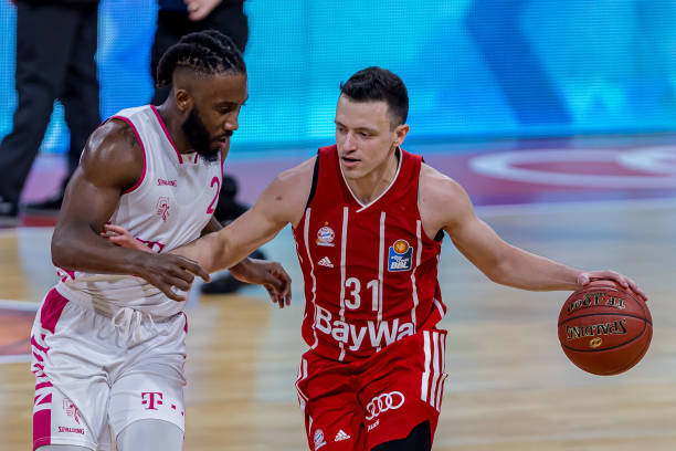 阶段表现突 阶段表现突