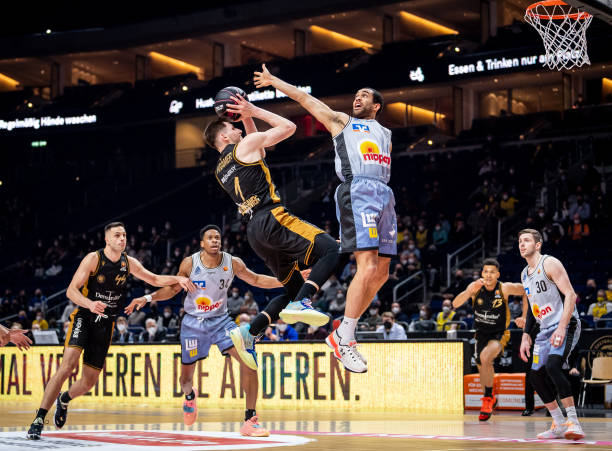 在一场接一 在一场接一