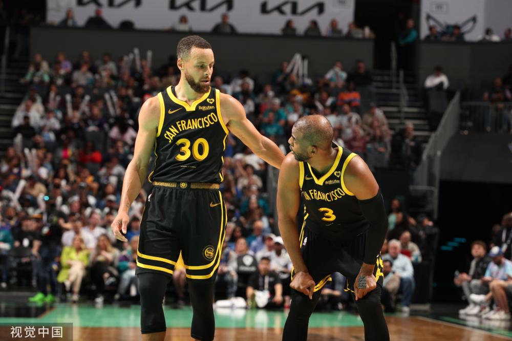 杨鸣在接受 杨鸣在接受