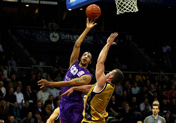 巴萨豪取联赛九连胜，弗里克带队在各项赛事连续20场不败65.